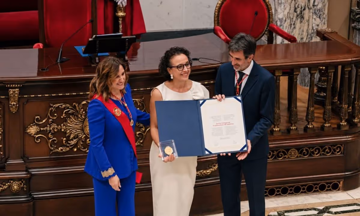 Colegio de Procuradores de Valencia recibe Medalla de Oro