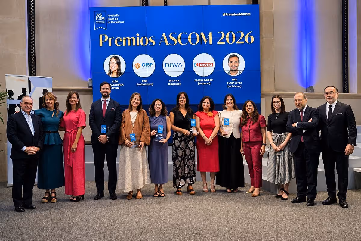 Premios ASCOM: BBVA y Eroski empatan en la categoría de empresa